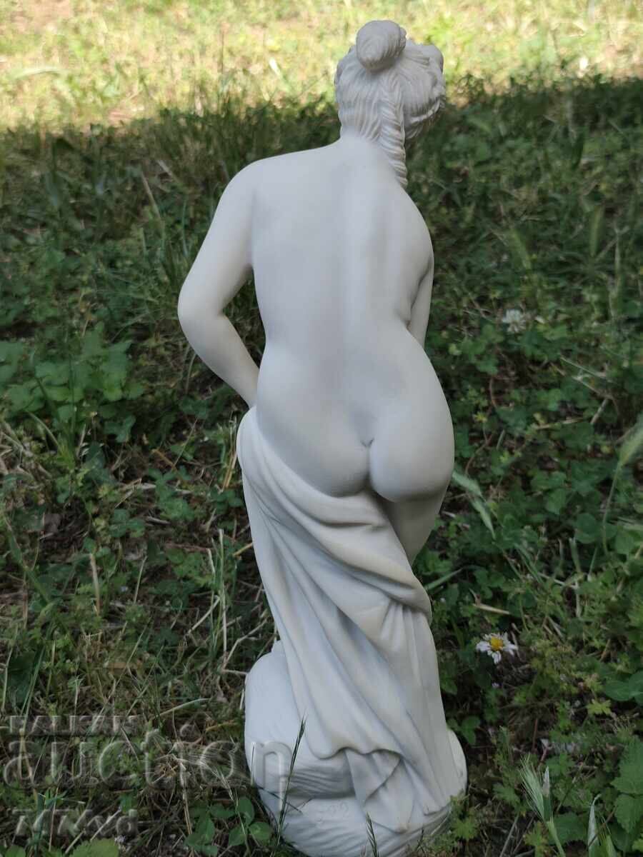 Livrarea Sculptură rafinată și masivă - Venus la baie 40 cm
