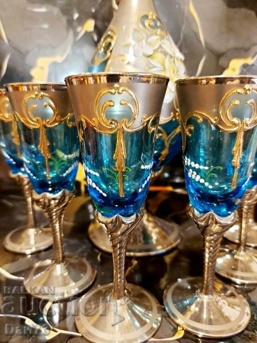Livrarea Set rar și elegant de pahare din sticlă de Murano Livrarea Set rar și elegant de pahare din sticlă de Murano