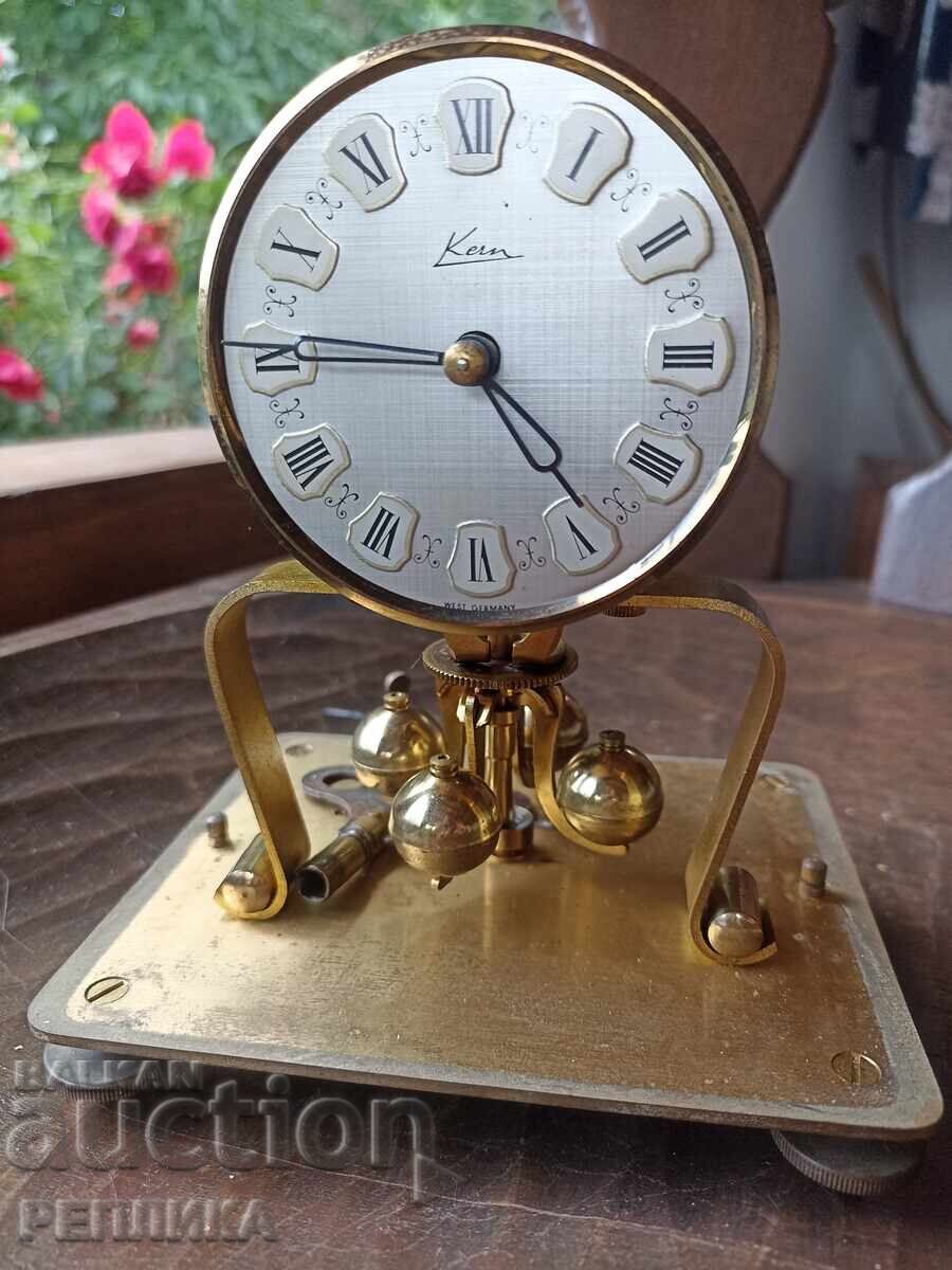 Ceas de masă antic, 400 de zile, Kern cu preț € 155.00 | 303.15 BGN Ceas de masă antic, 400 de zile, Kern cu preț € 155.00 | 303.15 BGN