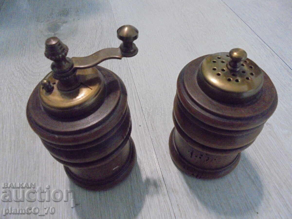 №*8644 Set antic de râșniță pentru piper și solniță №*8644 Set antic de râșniță pentru piper și solniță