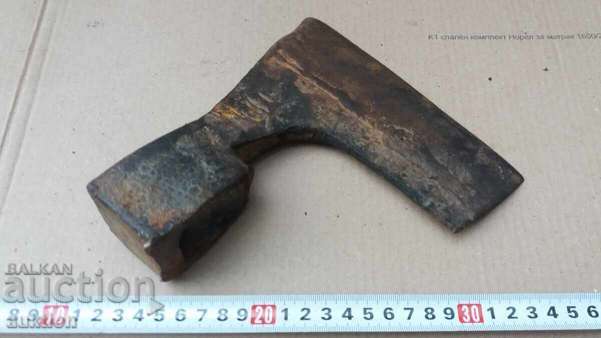 Licitație TOPOR VECHI MASIV, SECURĂ PENTRU LEMNE