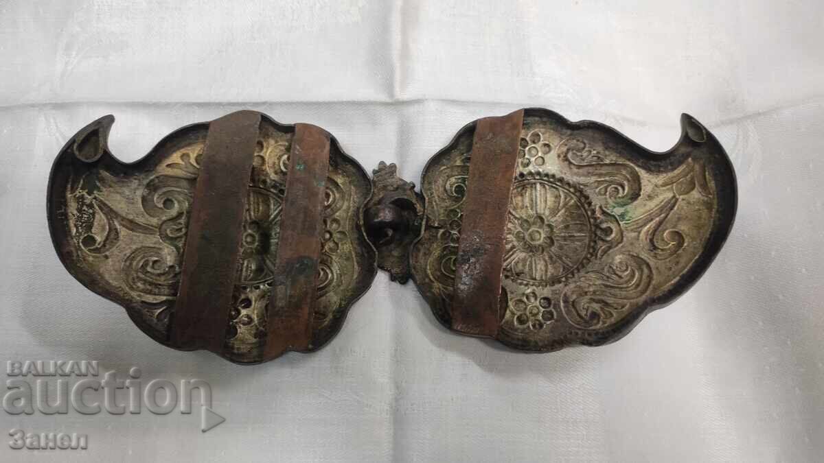 Autentice paftale vechi cu preț € 185.00 | 361.83 BGN