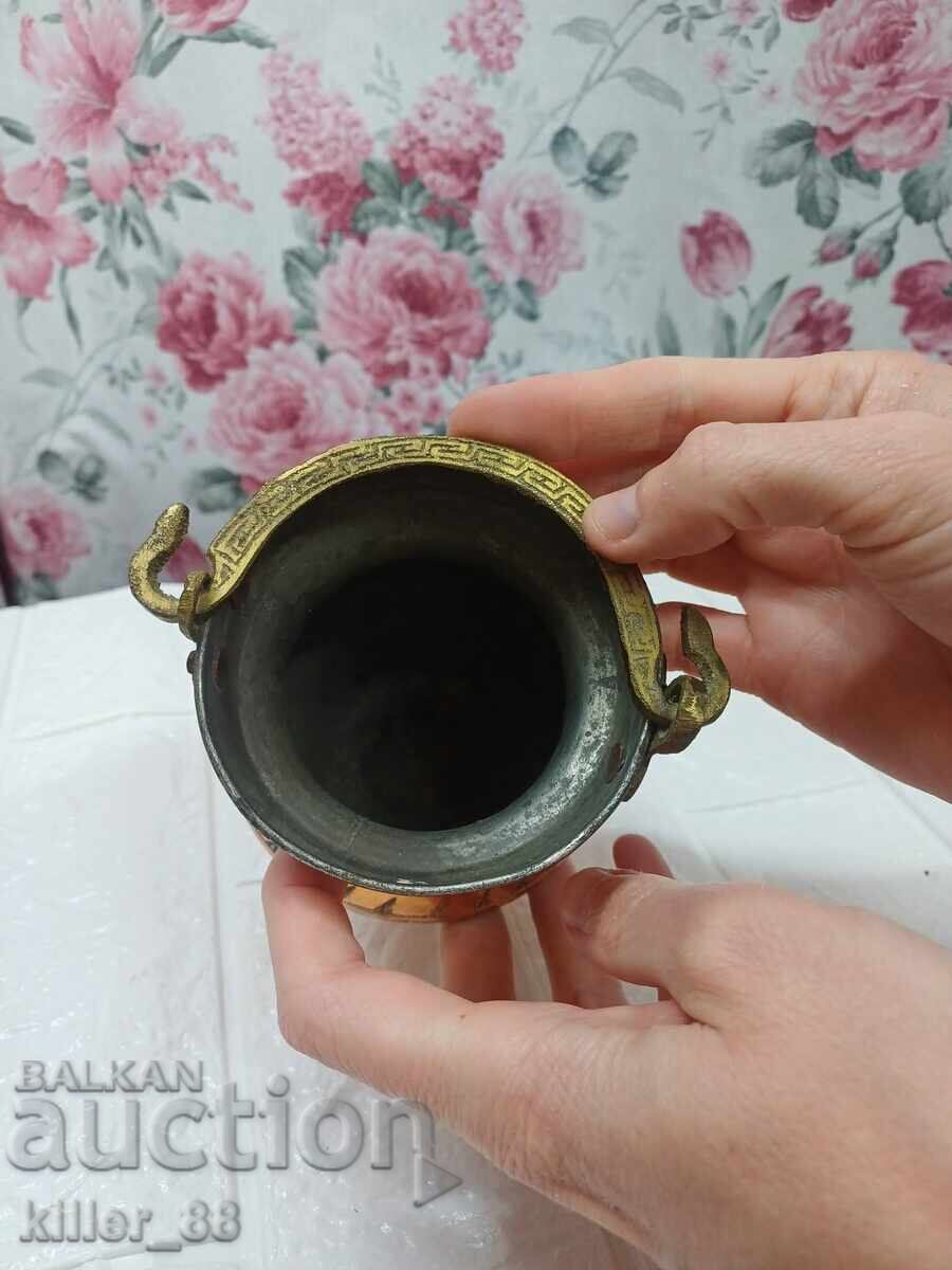 Livrarea Găletușă vintage cu gravuri
