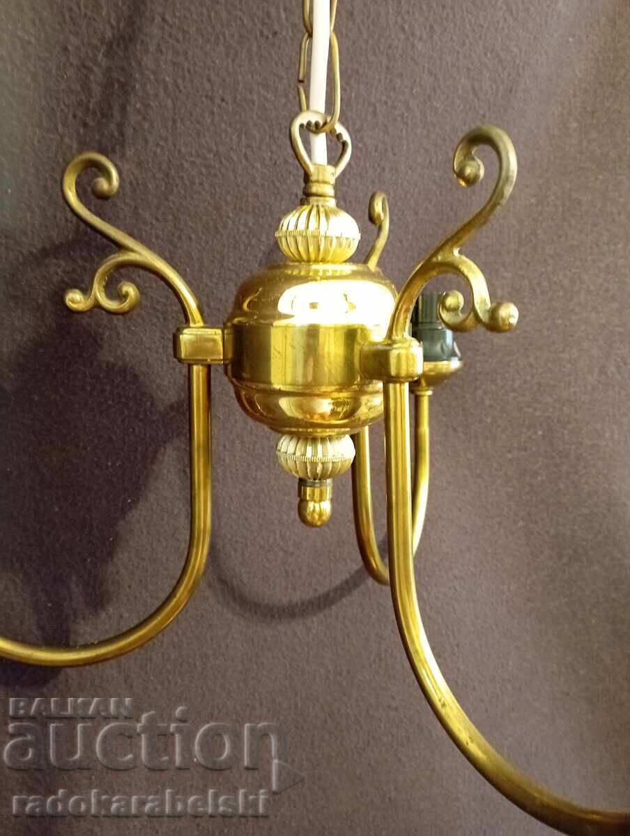 Livrarea Frumos candelabru vechi din alamă