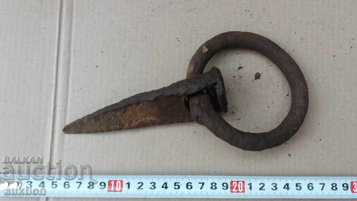 MASIVĂ ZĂVOR DE EPOCĂ, ÎNCUIETOARE PENTRU POARTĂ cu preț € 2.99 | 5.85 BGN