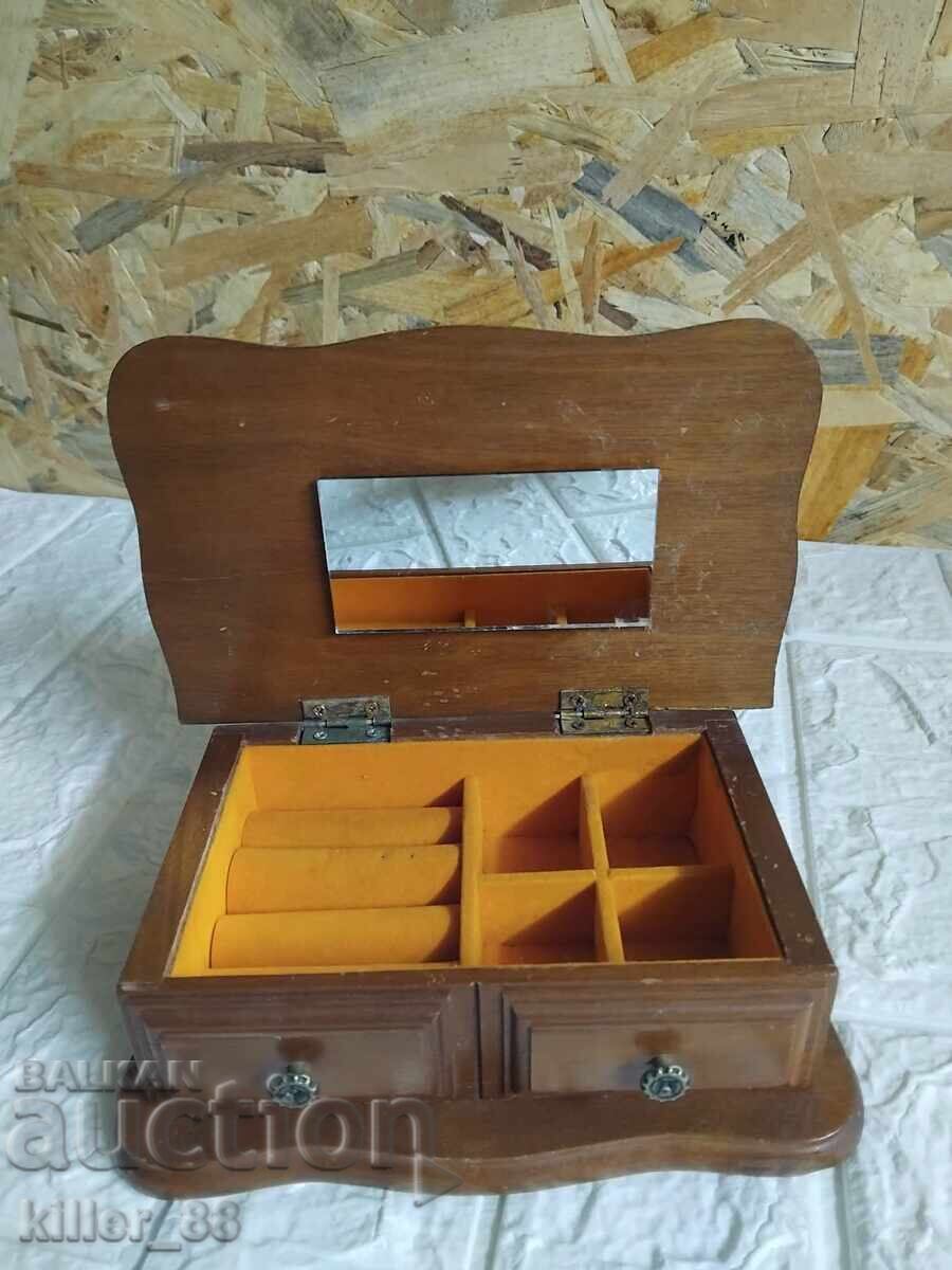 Cutie de bijuterii vintage din anii '70