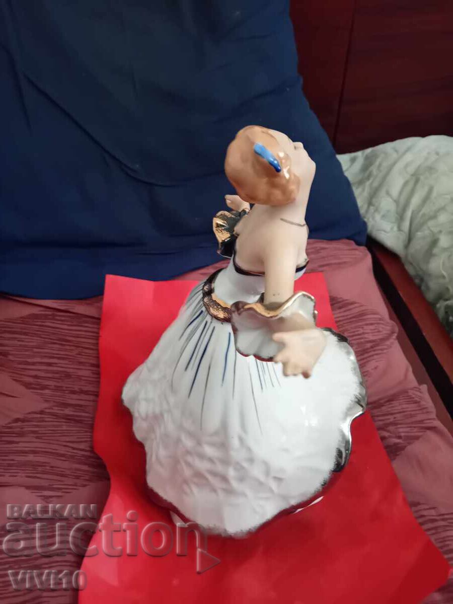 Figurină veche din porțelan 24 cm cu preț € 120.00 | 234.70 BGN Figurină veche din porțelan 24 cm cu preț € 120.00 | 234.70 BGN
