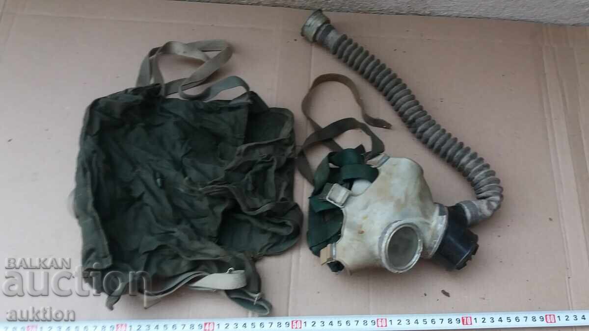 Licitație MASCĂ DE GAZE SOCIALISTĂ CU FILTRU ȘI SAC DIN PRELATĂ Licitație MASCĂ DE GAZE SOCIALISTĂ CU FILTRU ȘI SAC DIN PRELATĂ