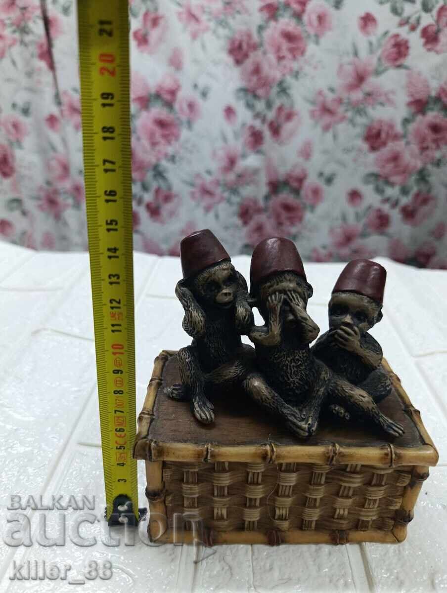 Licitație Cutie Nu știu, n-am auzit, n-am văzut