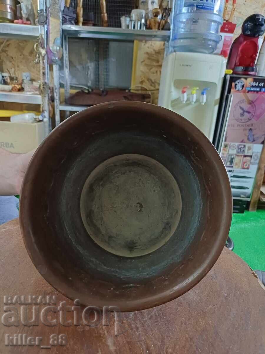 Ghiveci vechi cu preț € 22.00 | 43.03 BGN