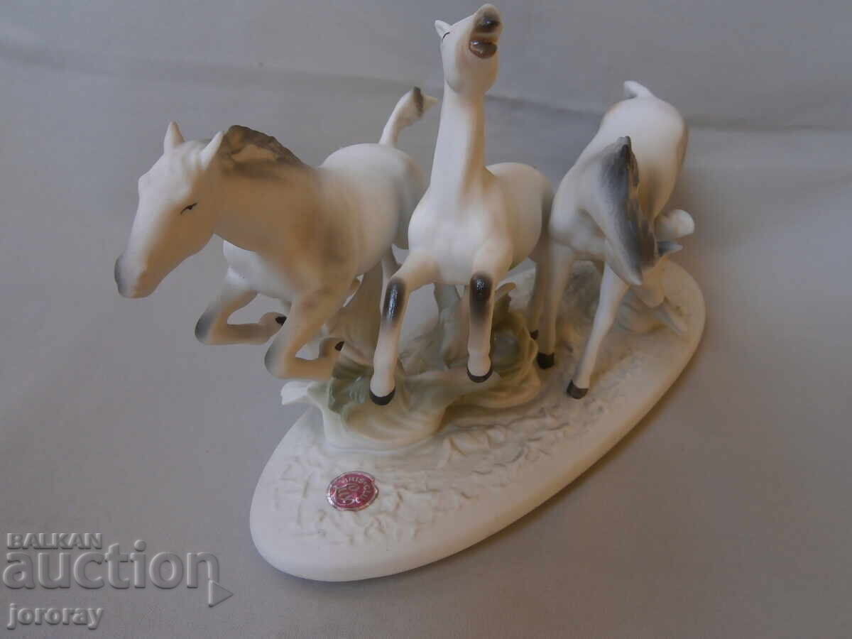 Porcelain figure, brand 32x20cm, Romania with price € 35.00 | 68.45 BGN Porcelain figure, brand 32x20cm, Romania with price € 35.00 | 68.45 BGN