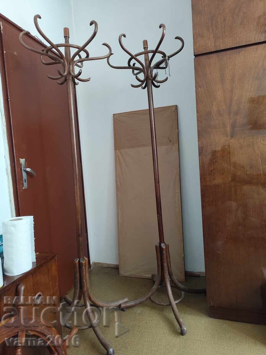 LOT DE 2 CUIERE ORIGINALE VIENEZE DE PODEA THONET cu preț € 80.00 | 156.47 BGN