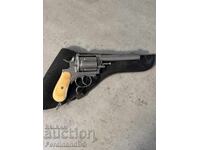 Belgian Revolver