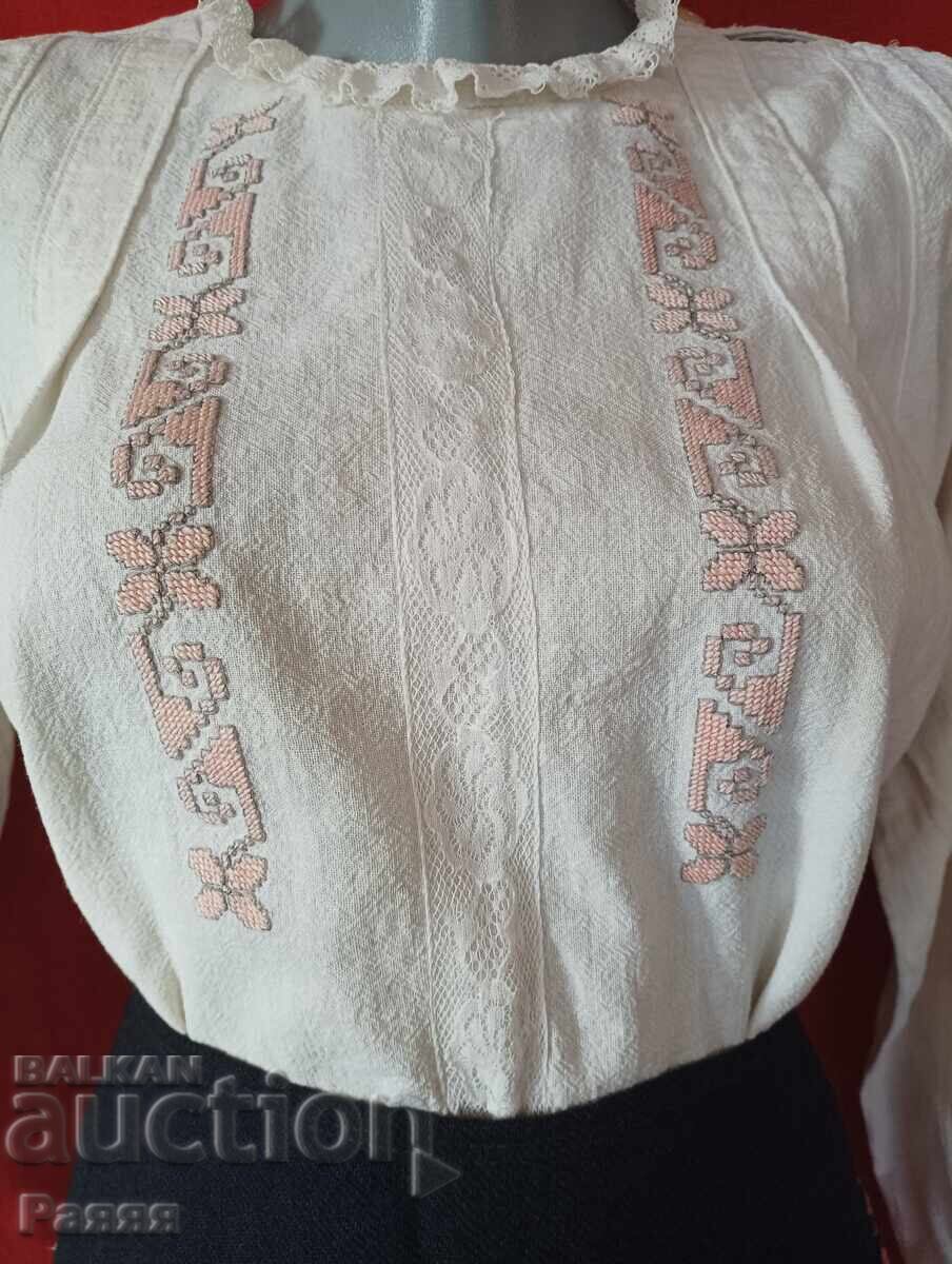 Cămașă cu șorț cu preț € 40.00 | 78.23 BGN Cămașă cu șorț cu preț € 40.00 | 78.23 BGN