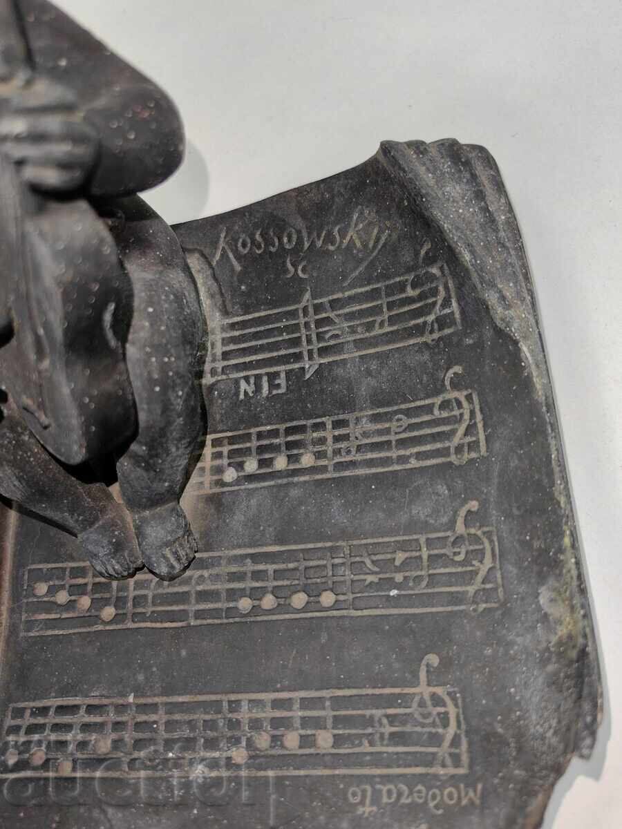 FIGURĂ METALICĂ COMPUNERE STATUETĂ NOTE MUZICALE CU NOTE cu preț € 5.00 | 9.78 BGN