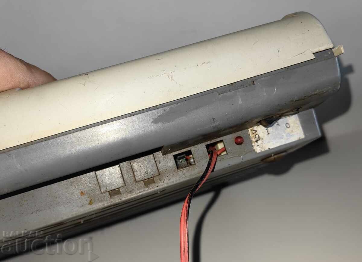 Delivery of OLD CASH REGISTER UNKNOWN WORKING CONDITION FOR DECORATION
