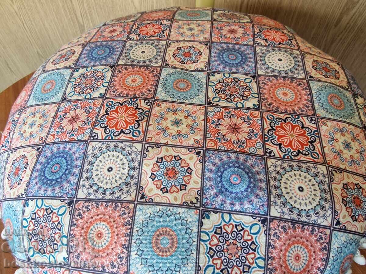 Licitație Pernă Pon–Pon