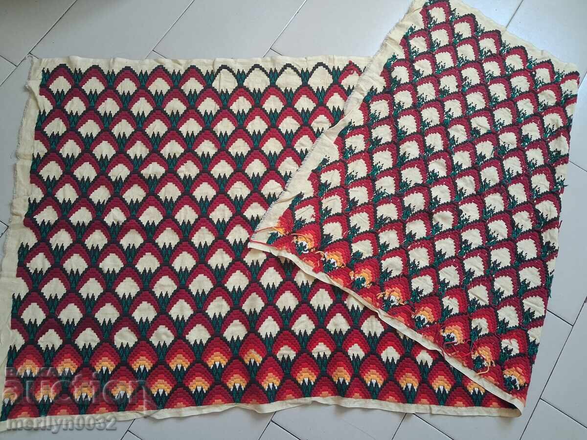 Covor vechi de perete broderie bulgărească panou, covor tablou cu preț € 36.23 | 70.86 BGN Covor vechi de perete broderie bulgărească panou, covor tablou cu preț € 36.23 | 70.86 BGN