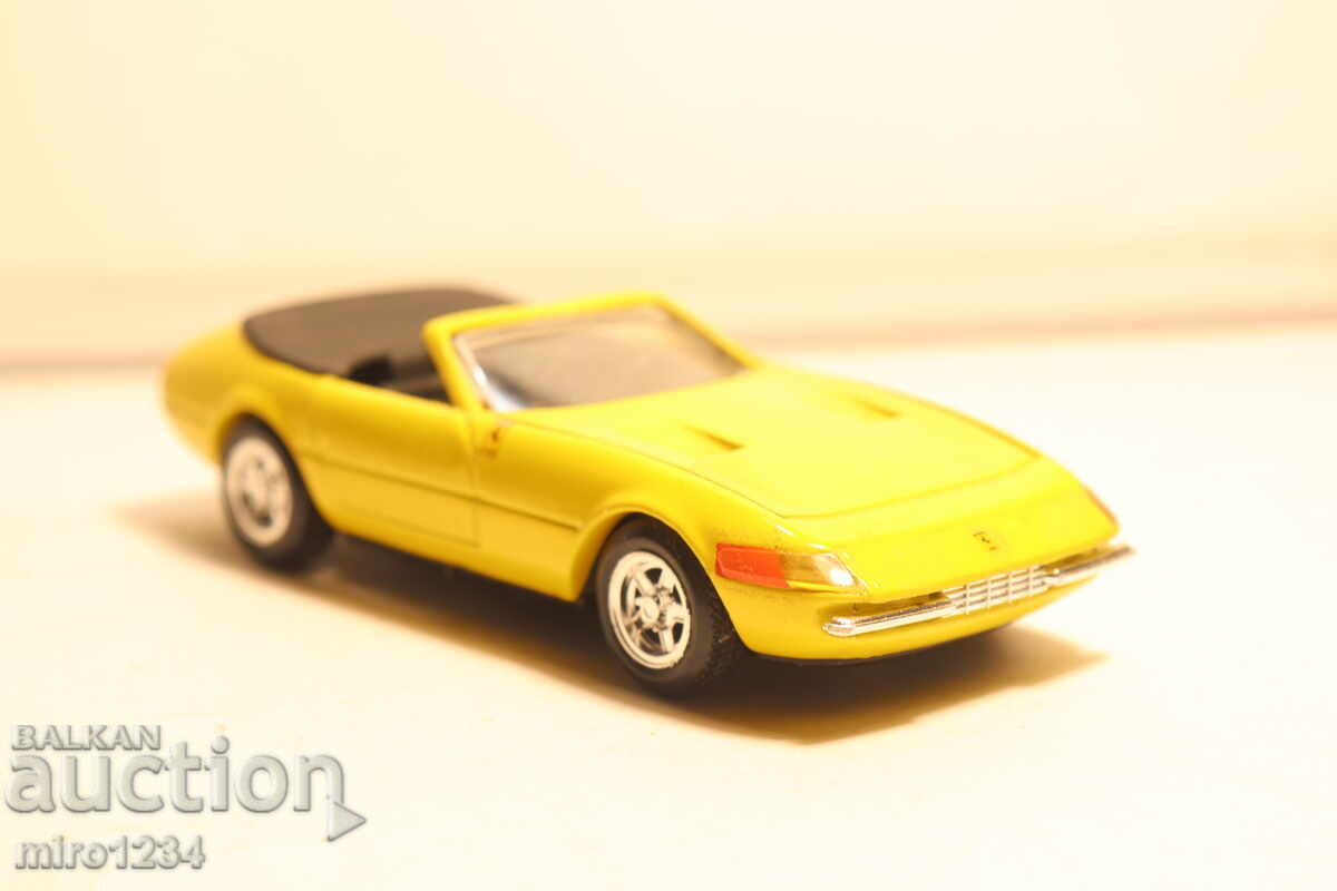 Livrarea MODEL MAȘINUȚĂ FERRARI RIO 1/43