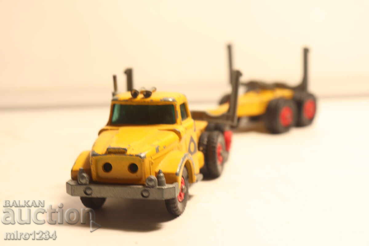 Livrarea MATCHBOX KING SIZE MAȘINUȚĂ CAMION MODEL
