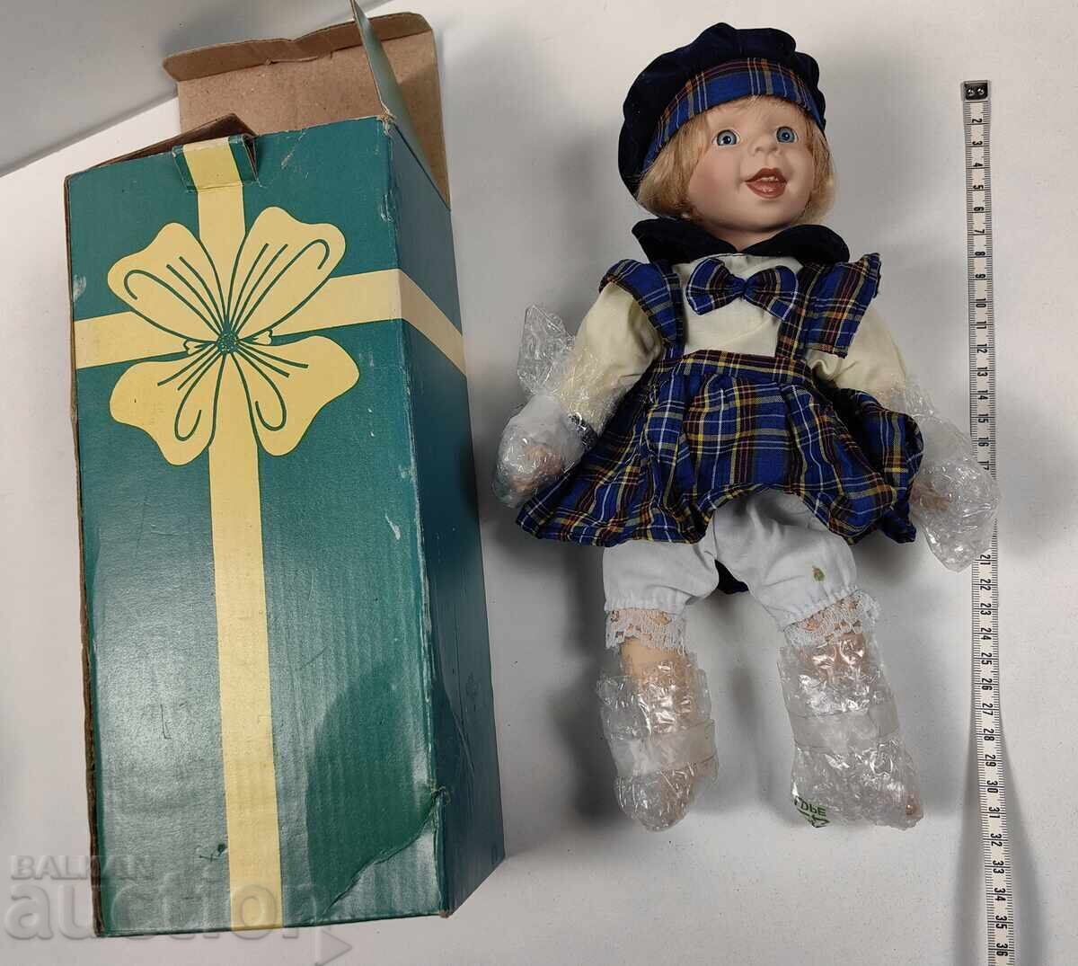 Licitație PĂPUȘĂ PORȚELAN CERAMICĂ ? JUCĂRIE PENTRU COPII ÎN CUTIE