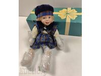 PĂPUȘĂ PORȚELAN CERAMICĂ ? JUCĂRIE PENTRU COPII ÎN CUTIE