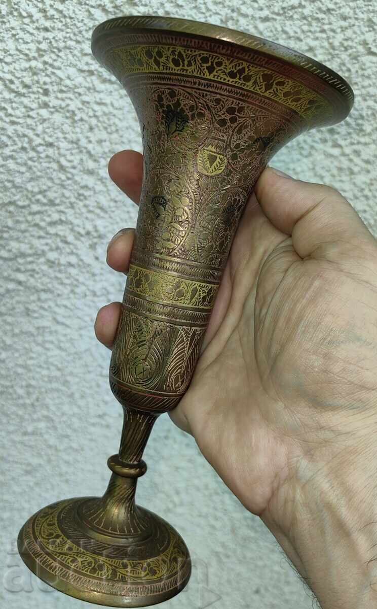 VAZĂ INDIANĂ DIN METAL GRAVAT - 5