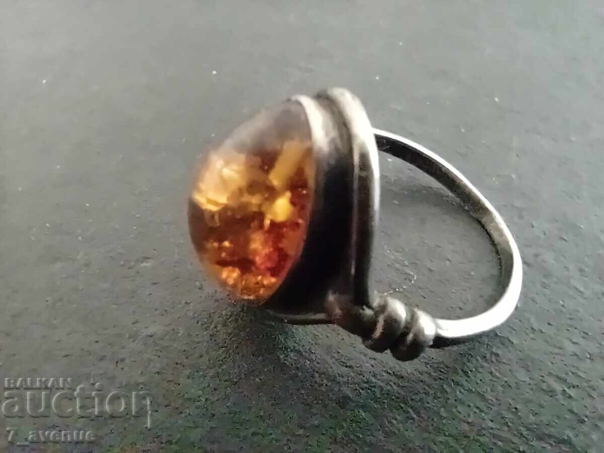 Inel din argint cu chihlimbar, vechi, stilat cu preț € 49.00 | 95.84 BGN