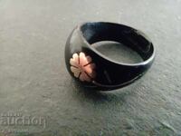 Vintage stylish ring with inlaid gold flowers