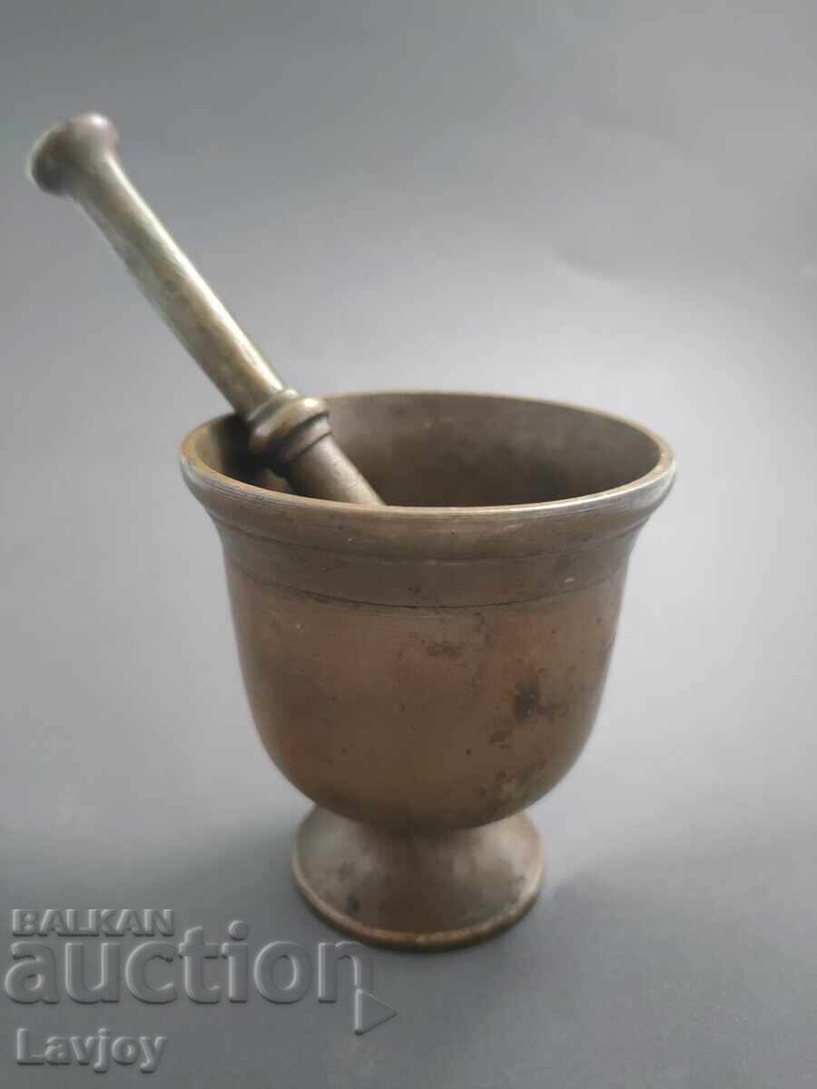Mojar mic vechi din bronz _ pistil cu preț € 35.00 | 68.45 BGN Mojar mic vechi din bronz _ pistil cu preț € 35.00 | 68.45 BGN