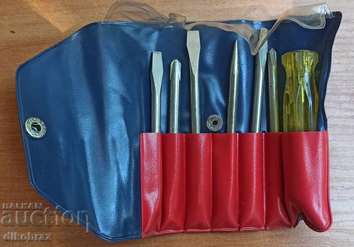 Șurubelniță nouă cu capete interschimbabile - Hong Kong - pentru 1 Euro Șurubelniță nouă cu capete interschimbabile - Hong Kong - pentru 1 Euro