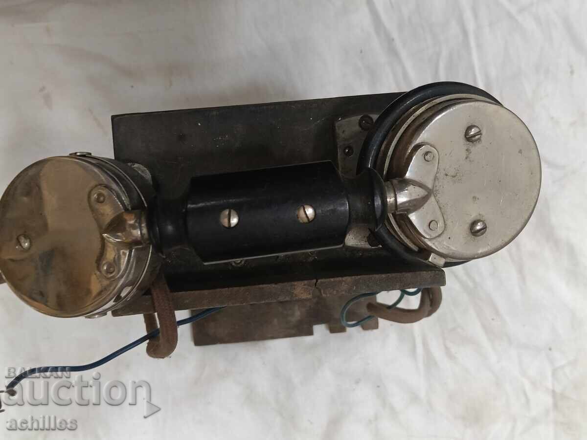 Delivery of Old crank telephone without a cover