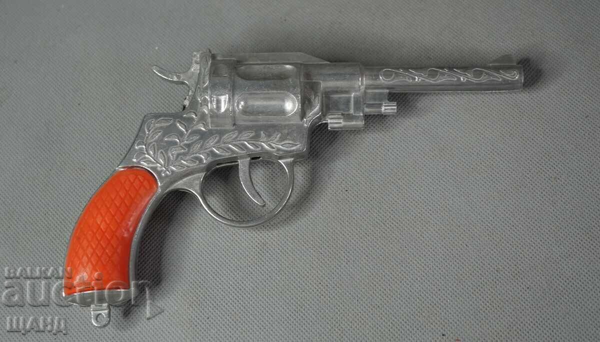 Veche jucărie rusească din metal, revolver cu capse, nou, cu cutie cu preț € 7.55 | 14.77 BGN