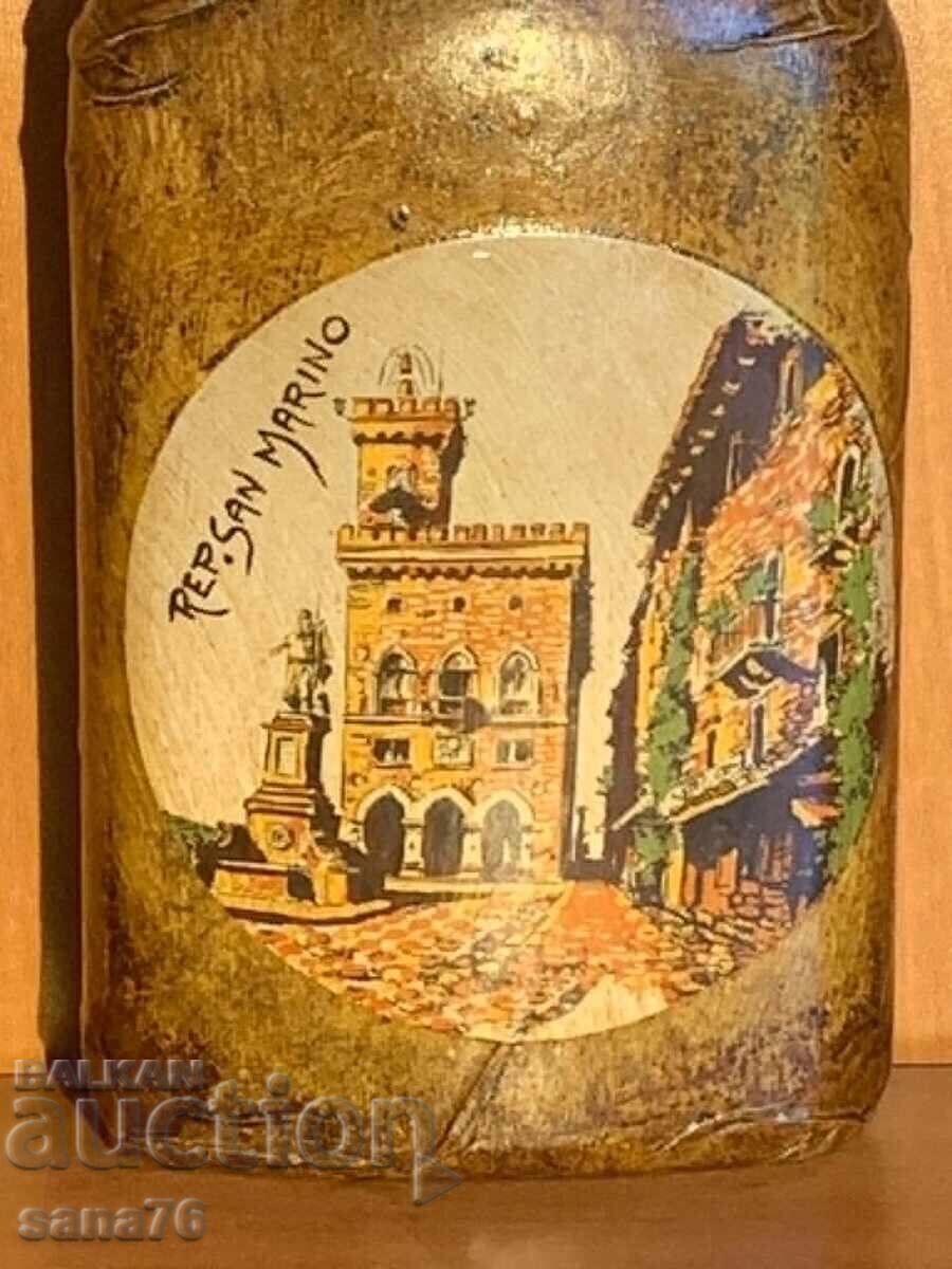 Vin de lichior original de colecție din San Marino (500 ml) cu preț € 5.00 | 9.78 BGN