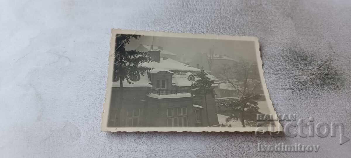 Photo of a single-family house in winter Photo of a single-family house in winter