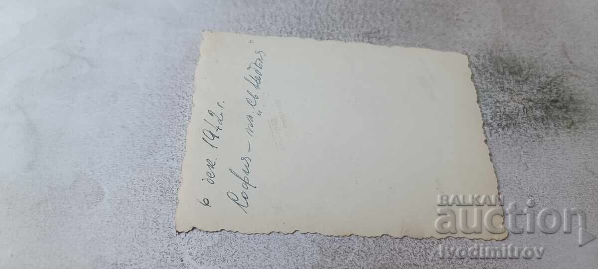 Fotografie Sofia Tânăr în Piața Sf. Nedelya 1942 cu preț € 0.89 | 1.74 BGN Fotografie Sofia Tânăr în Piața Sf. Nedelya 1942 cu preț € 0.89 | 1.74 BGN