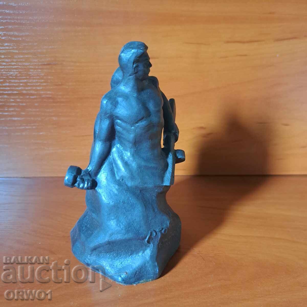 Soldat sovietic cu automat și grenadă figurină sculptură veche cu preț € 20.00 | 39.12 BGN