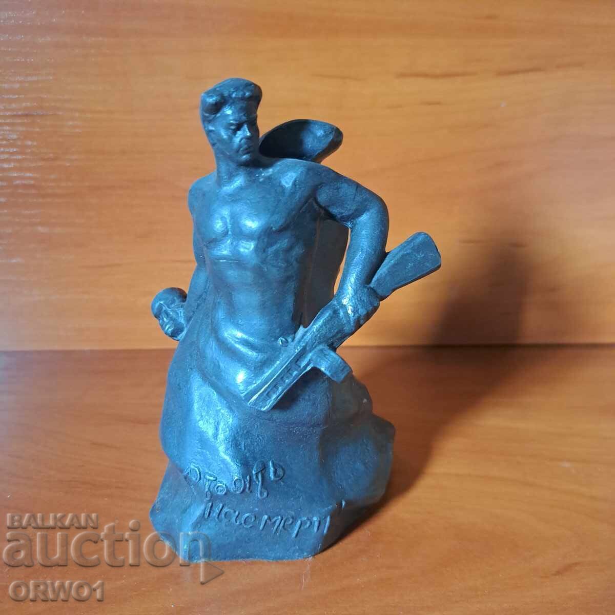 Soldat sovietic cu automat și grenadă figurină sculptură veche