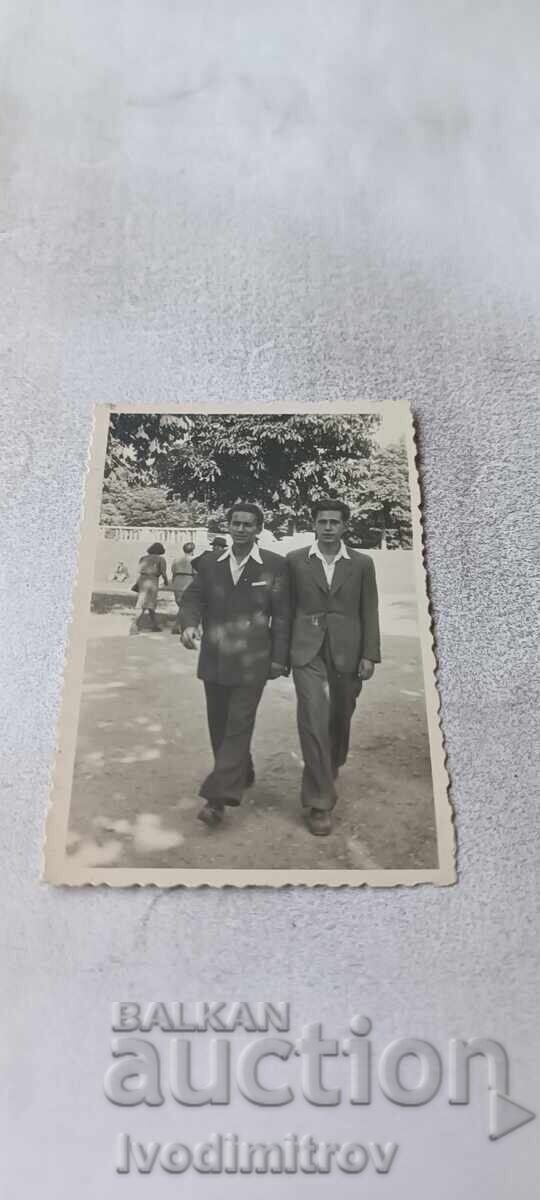 Fotografie Sofia Doi tineri la plimbare