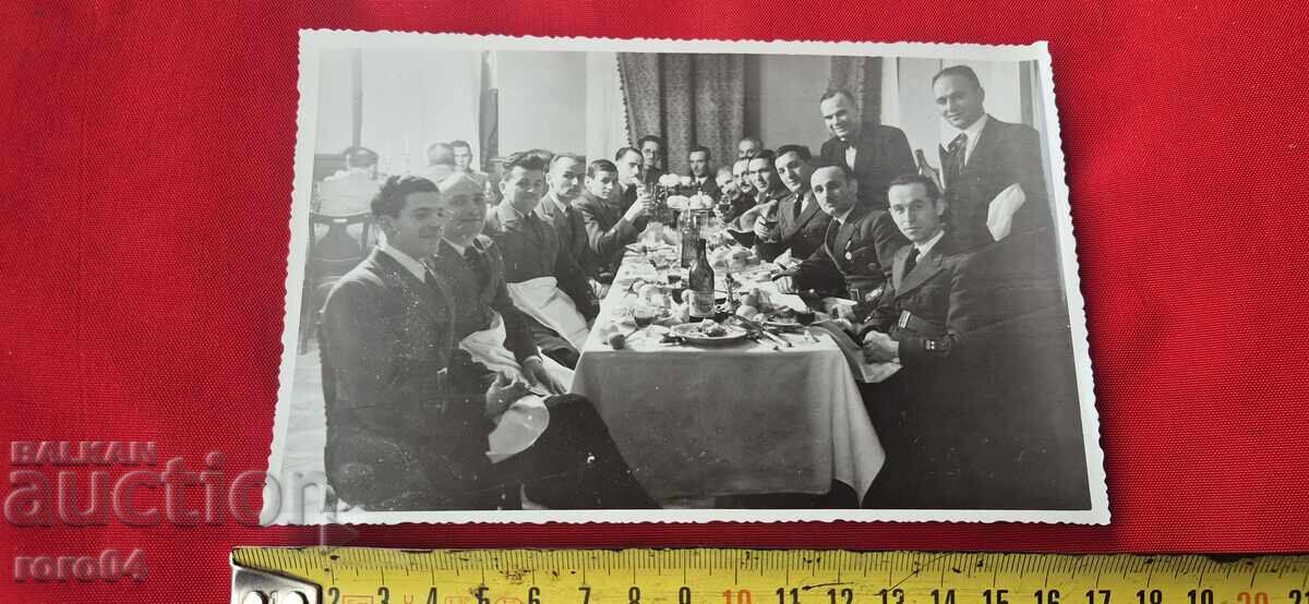 BANCHET - FOTO ZASHEV - SOFIA cu preț € 7.99 | 15.63 BGN BANCHET - FOTO ZASHEV - SOFIA cu preț € 7.99 | 15.63 BGN