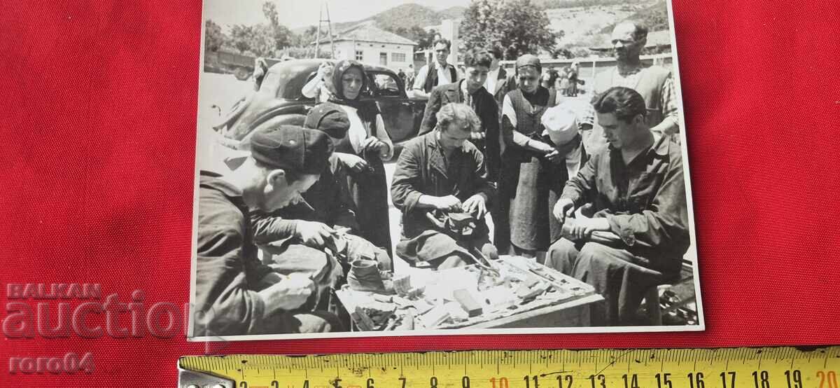 ΜΕΓΑΛΗ ΠΑΛΙΑ ΦΩΤΟΓΡΑΦΙΑ - Β' ΠΠ με τιμή € 6.99 | 13.67 BGN ΜΕΓΑΛΗ ΠΑΛΙΑ ΦΩΤΟΓΡΑΦΙΑ - Β' ΠΠ με τιμή € 6.99 | 13.67 BGN
