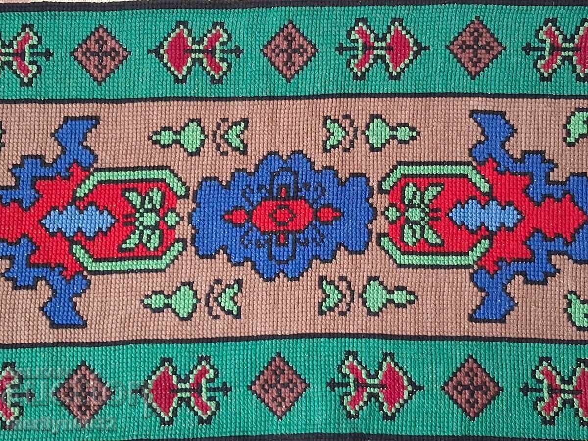 Broderie pentru fata de perna pentru costum
