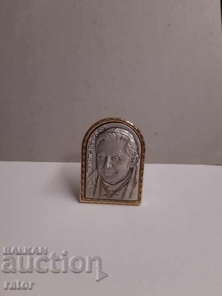 Plachetă de birou Papa BENEDICT al XVI-lea, ARGINTIE cu preț € 10.00 | 19.56 BGN