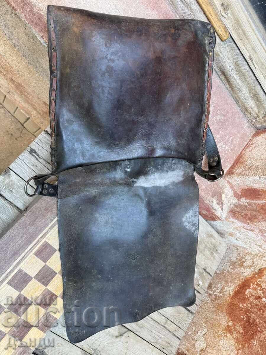 Veche geantă haiducească din piele - 6