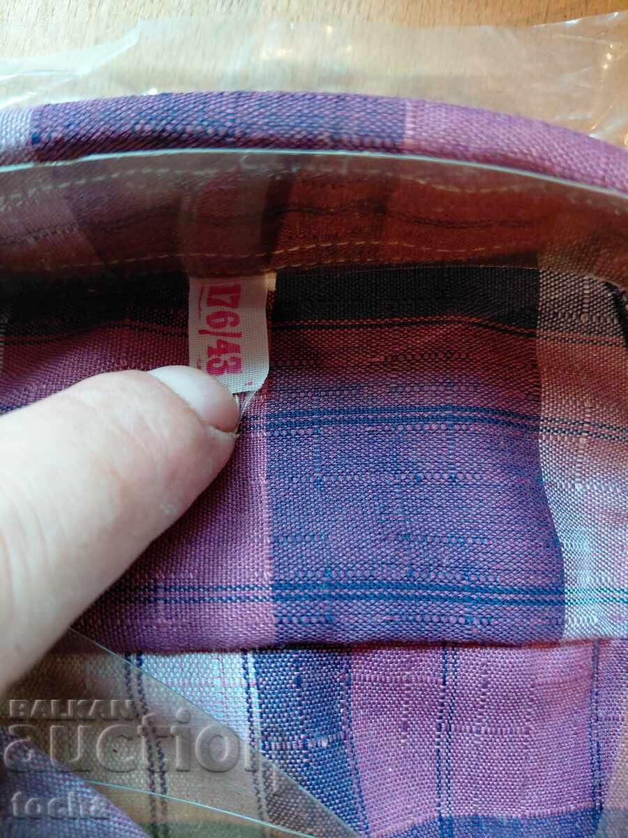 Cămașă nouă din perioada socialistă, mărimea 2 cu preț € 1.50 | 2.93 BGN