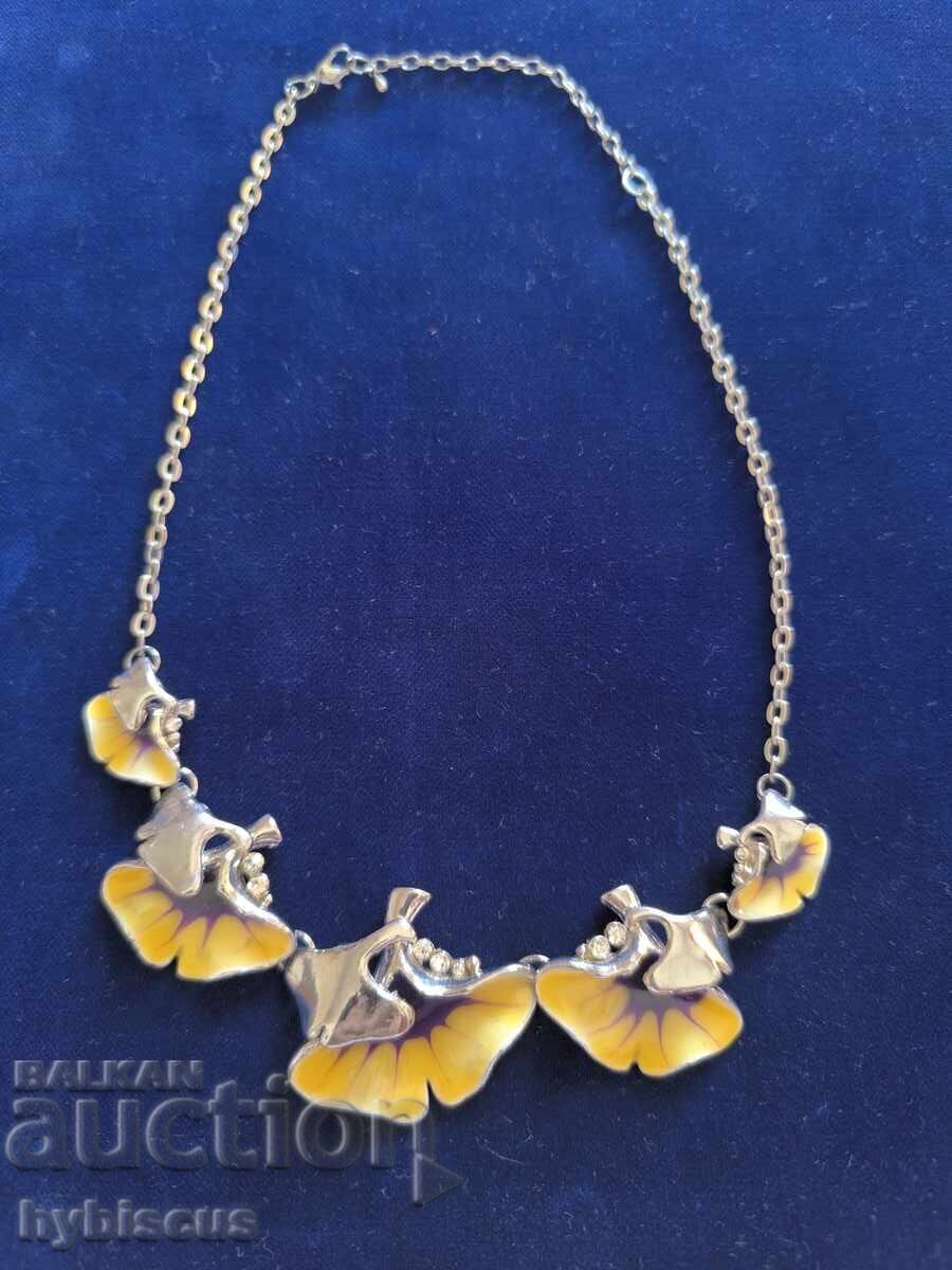 Colier nou Europa emailat, import nou cu preț € 25.00 | 48.90 BGN