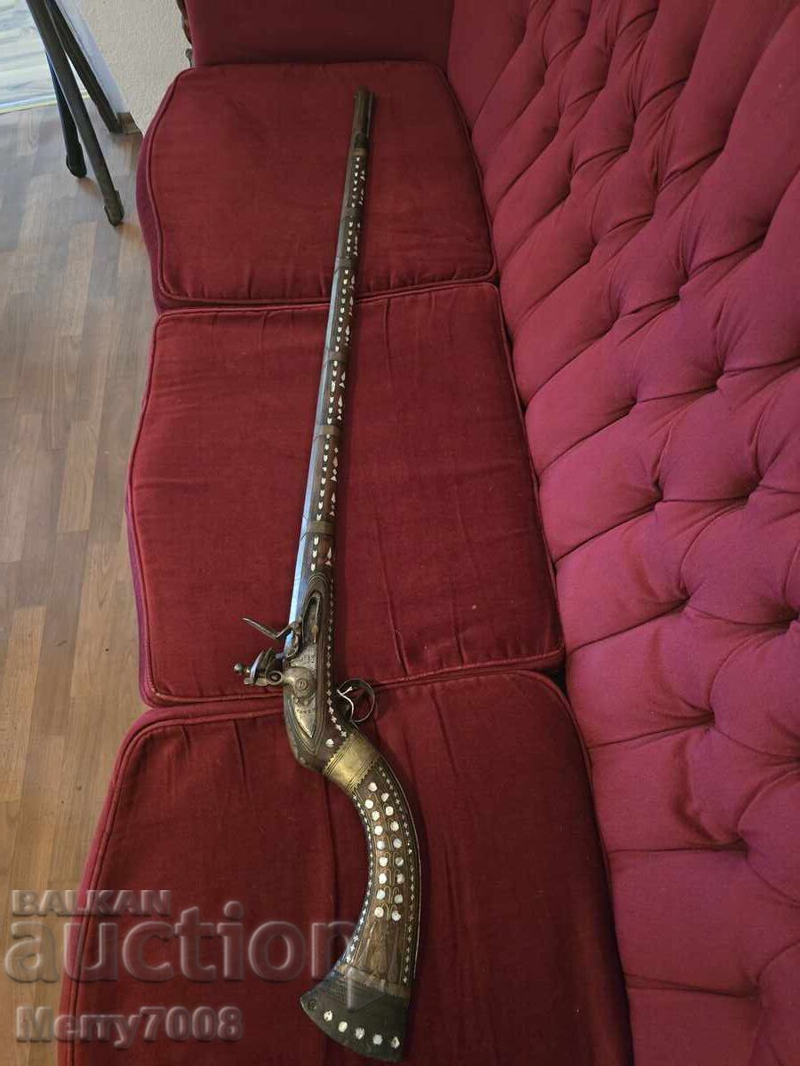 DE VÂNZARE / 2 buc. Puști autentice cu cremene ! cu preț € 2999.00 | 5865.56 BGN
