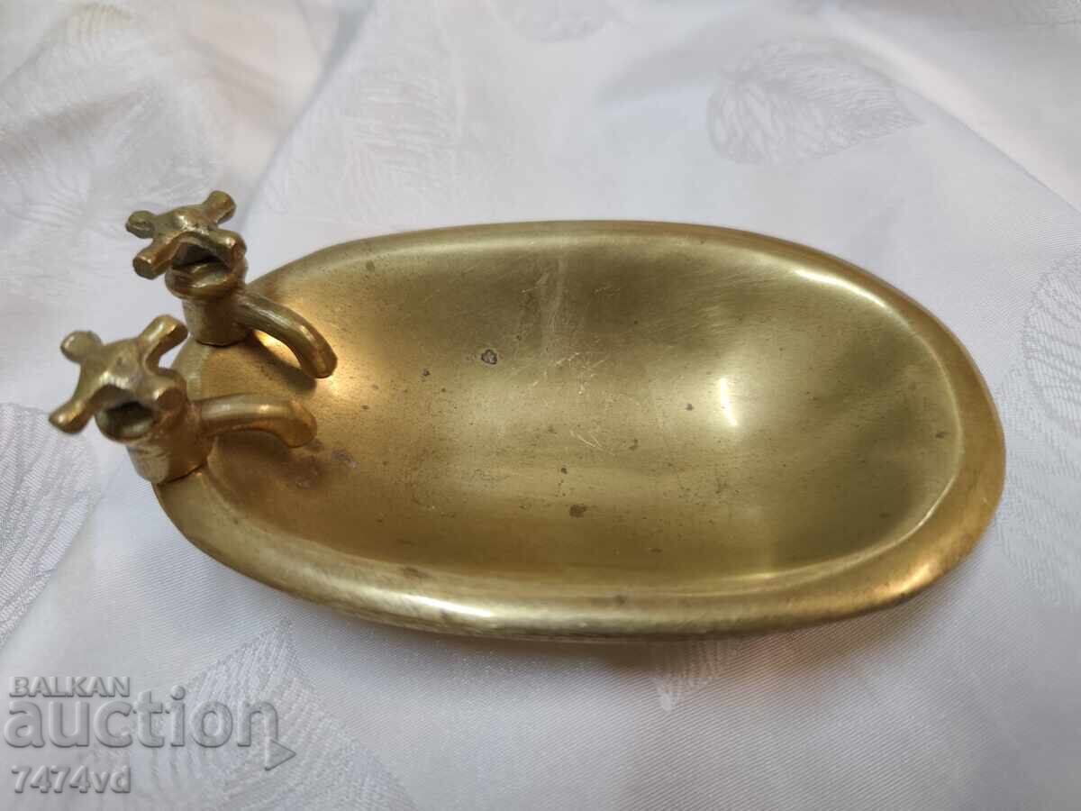 Licitație Săpunieră masivă din bronz - cadă cu robinet Licitație Săpunieră masivă din bronz - cadă cu robinet