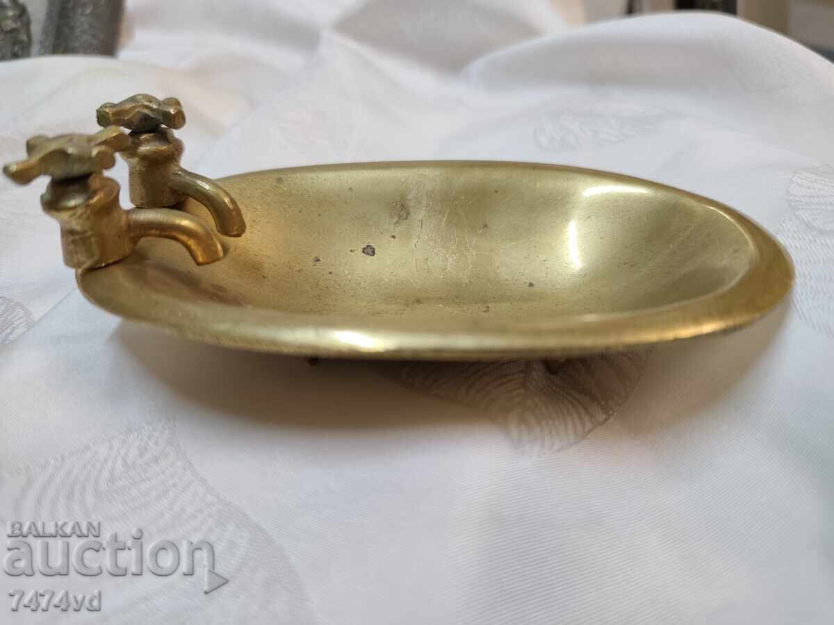 Livrarea Săpunieră masivă din bronz - cadă cu robinet Livrarea Săpunieră masivă din bronz - cadă cu robinet