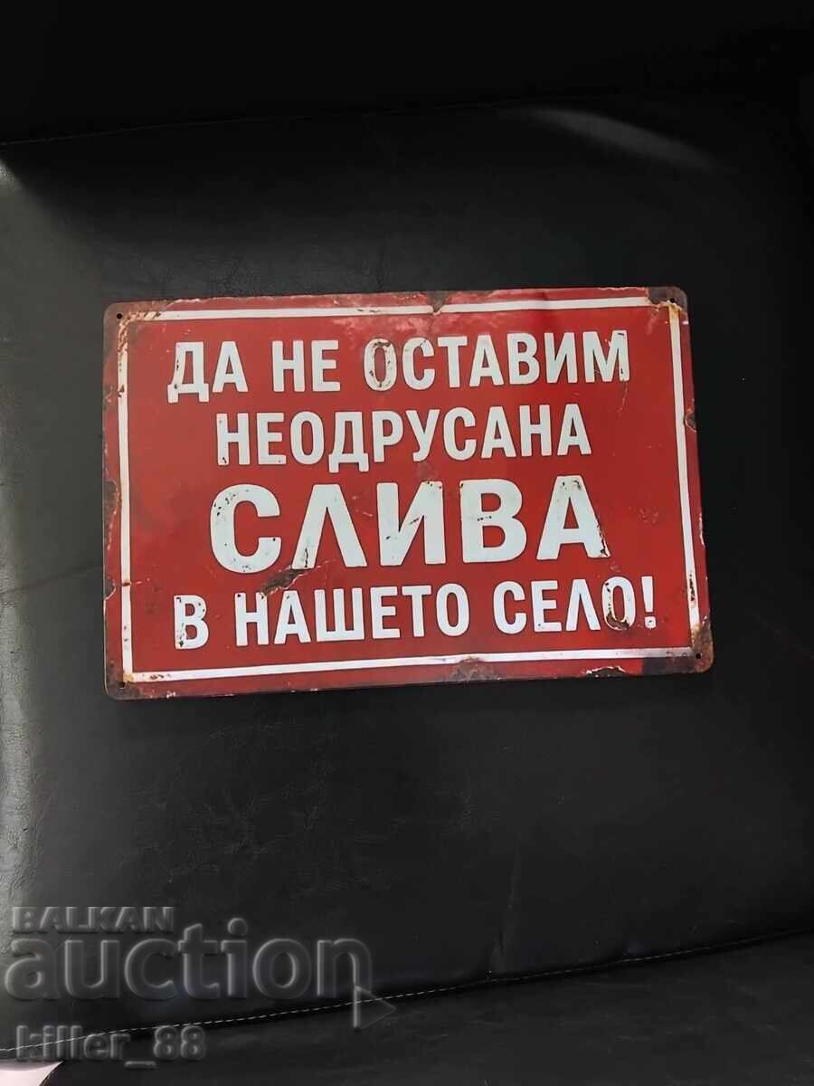 Plăcuță metalică „să nu lăsăm nicio prună neculesă în satul nostru”